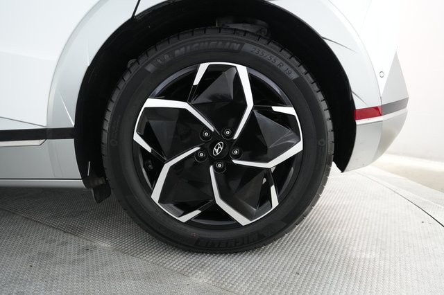 2024 Hyundai IONIQ 5 — photo 7 of 24