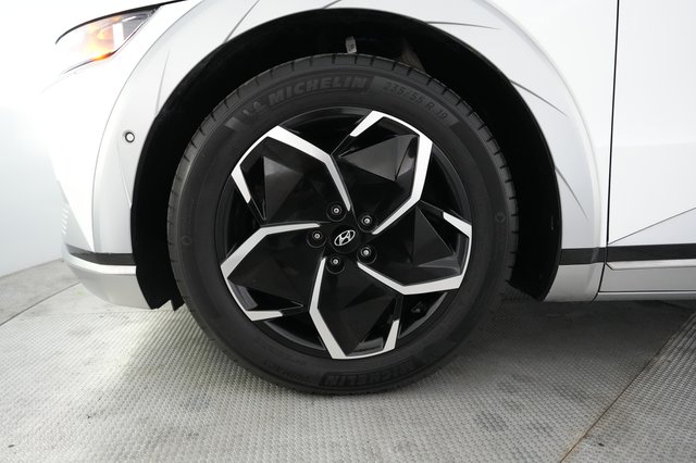 2024 Hyundai IONIQ 5 — photo 15 of 24