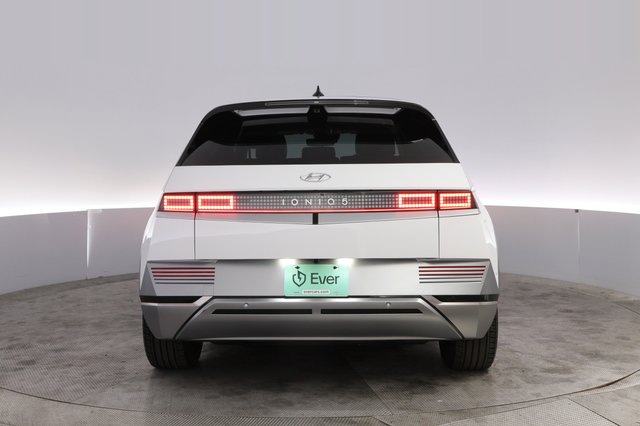 2024 Hyundai IONIQ 5 — photo 12 of 22