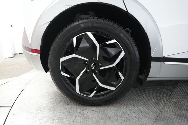 2024 Hyundai IONIQ 5 — photo 17 of 22