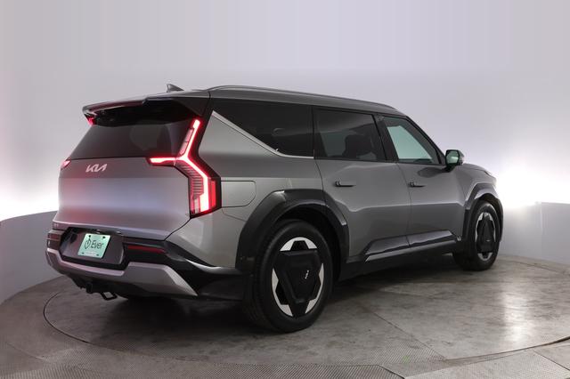 2024 Kia EV9 — photo 2 of 26