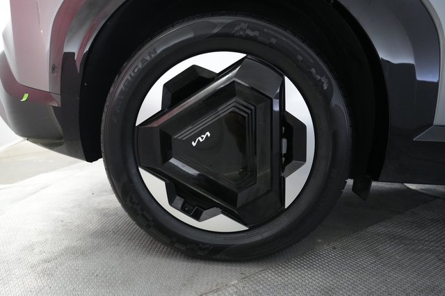 2024 Kia EV9 — photo 17 of 28