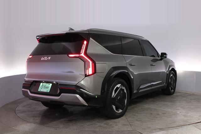 2024 Kia EV9 — photo 2 of 28