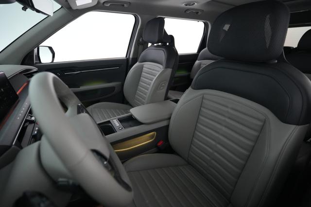 2024 Kia EV9 — photo 3 of 28