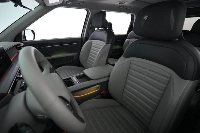 2024 Kia EV9 — photo 3 of 28