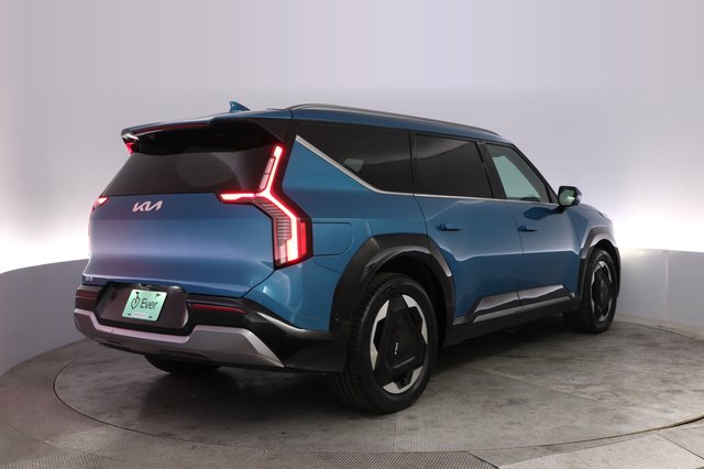 2024 Kia EV9 — photo 2 of 26