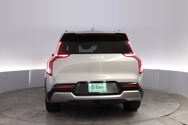 2024 Kia EV9 — photo 12 of 28