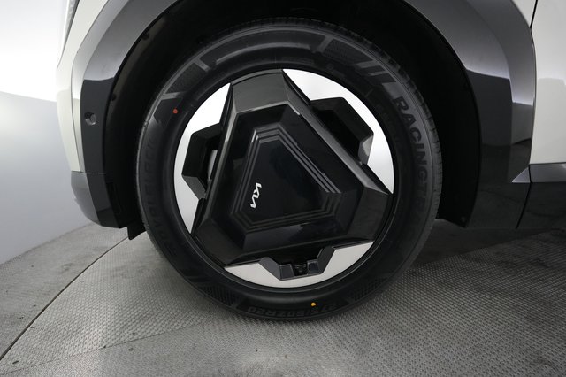 2024 Kia EV9 — photo 15 of 28