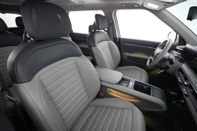 2024 Kia EV9 — photo 17 of 28