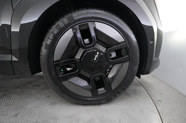2024 Kia EV9 — photo 16 of 32