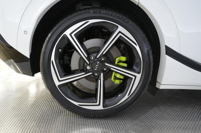 2024 Kia EV6 — photo 7 of 26