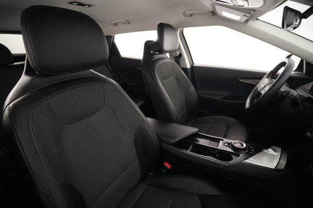 2025 Kia EV6 — photo 18 of 23