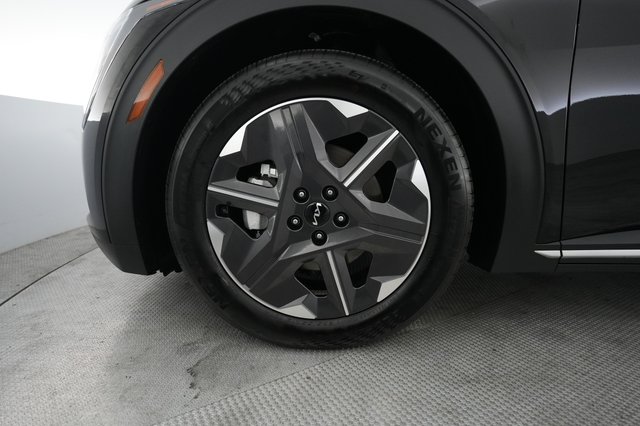 2025 Kia EV6 — photo 15 of 23