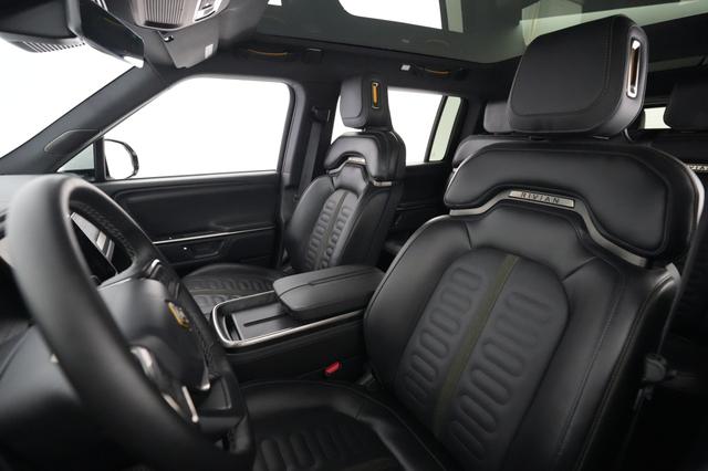 2025 Rivian R1S — photo 3 of 27