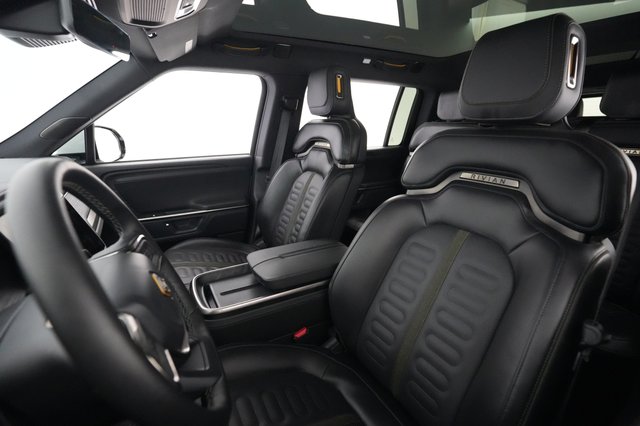 2025 Rivian R1S — photo 3 of 27