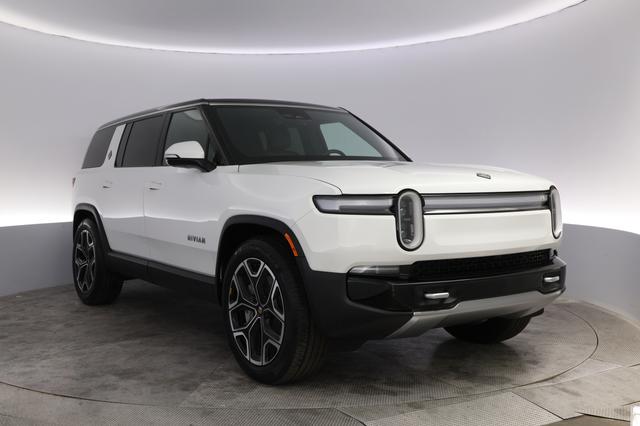 2025 Rivian R1S — photo 10 of 27