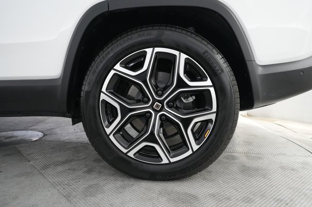 2025 Rivian R1S — photo 7 of 27