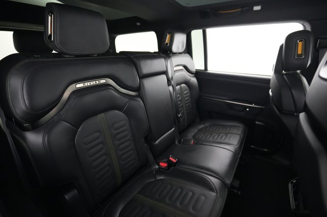 2025 Rivian R1S — photo 4 of 27