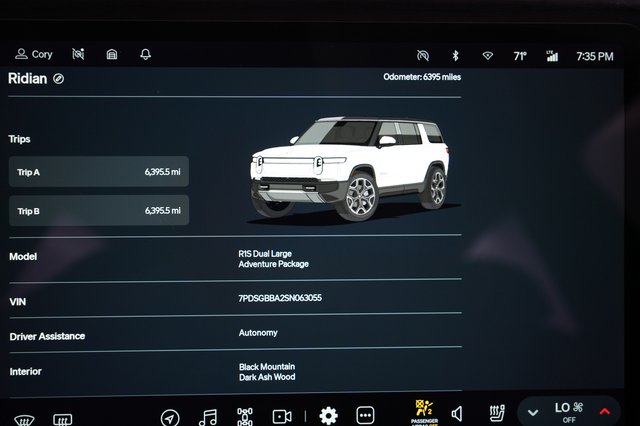 2025 Rivian R1S — photo 5 of 27