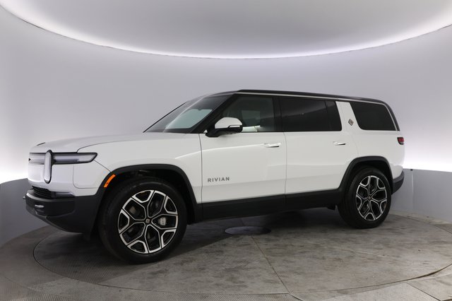 2025 Rivian R1S — photo 14 of 27