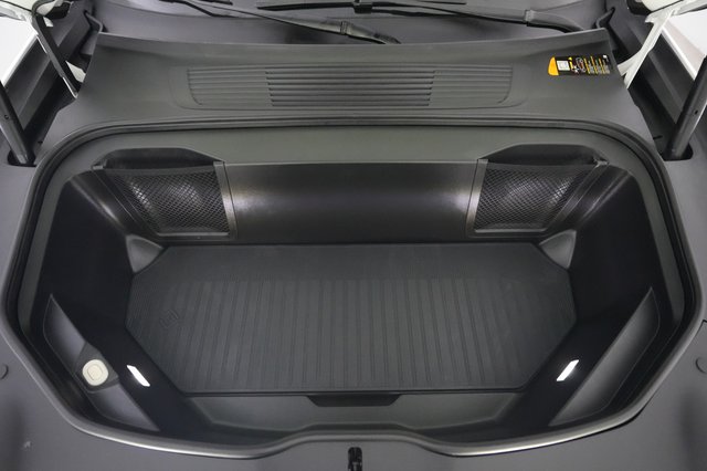 2025 Rivian R1S — photo 25 of 27