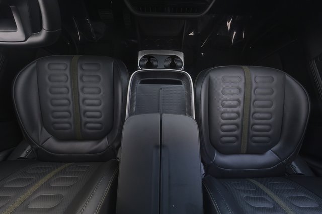 2025 Rivian R1S — photo 24 of 27