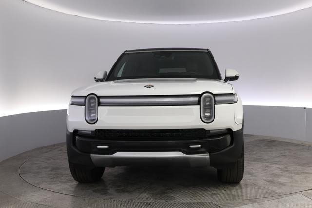 2025 Rivian R1S — photo 9 of 27