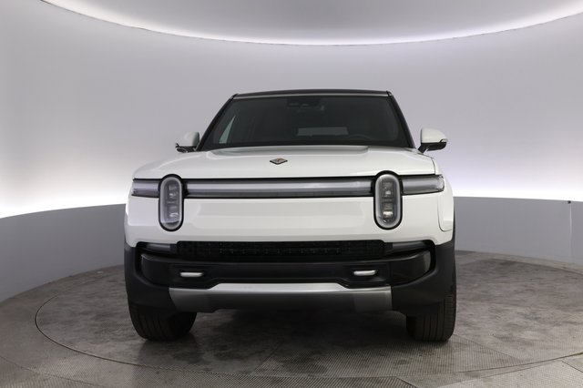 2025 Rivian R1S — photo 9 of 27