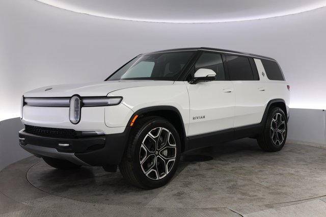 2025 Rivian R1S — VIN 7PDSGBBA2SN063055