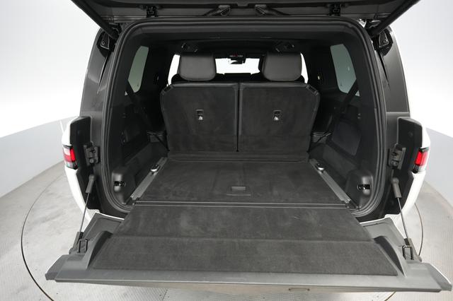 2025 Rivian R1S — photo 6 of 27