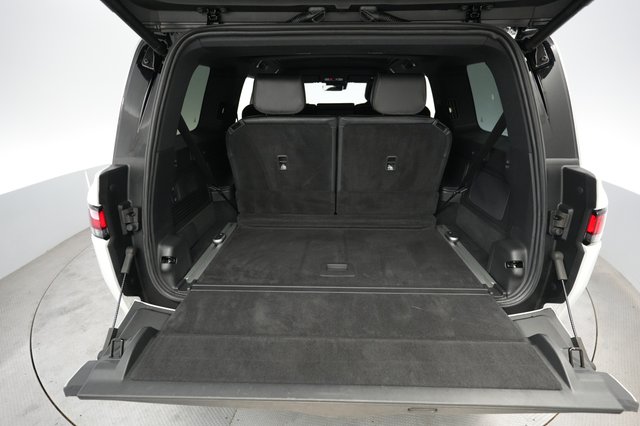 2025 Rivian R1S — photo 6 of 27