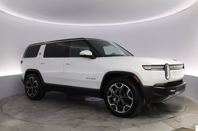 2025 Rivian R1S — photo 11 of 27