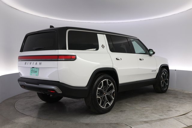 2025 Rivian R1S — photo 2 of 27