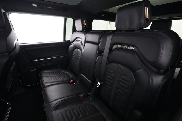 2025 Rivian R1S — photo 19 of 27