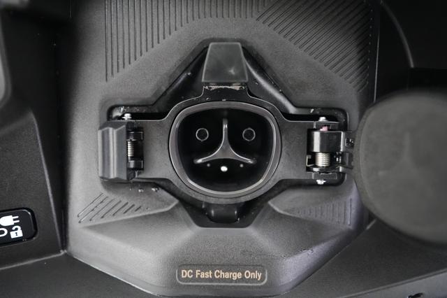 2026 Nissan LEAF — photo 8 of 22