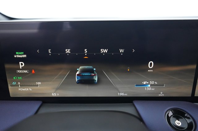 2026 Nissan LEAF — photo 5 of 22