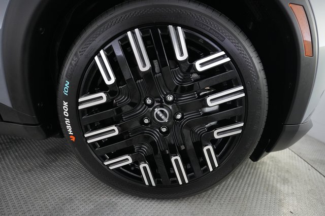 2026 Nissan LEAF — photo 17 of 25