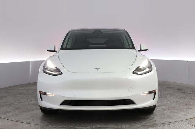 2022 Tesla Model Y — photo 9 of 24