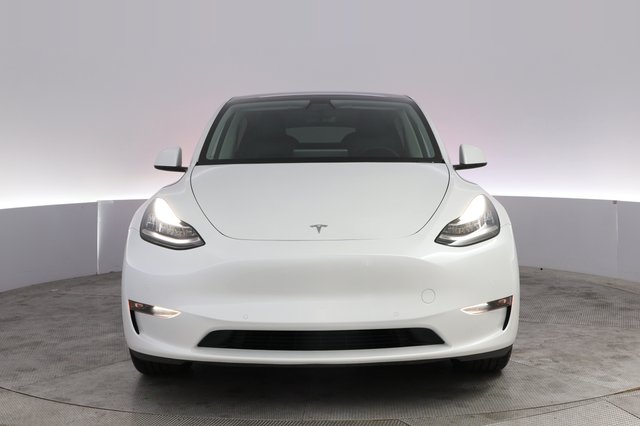 2022 Tesla Model Y — photo 9 of 24