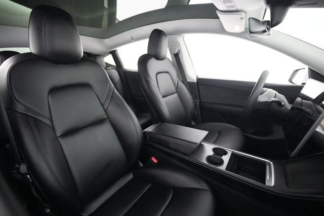 2022 Tesla Model Y — photo 17 of 24