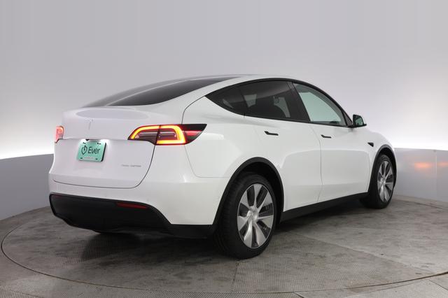 2022 Tesla Model Y — photo 2 of 24