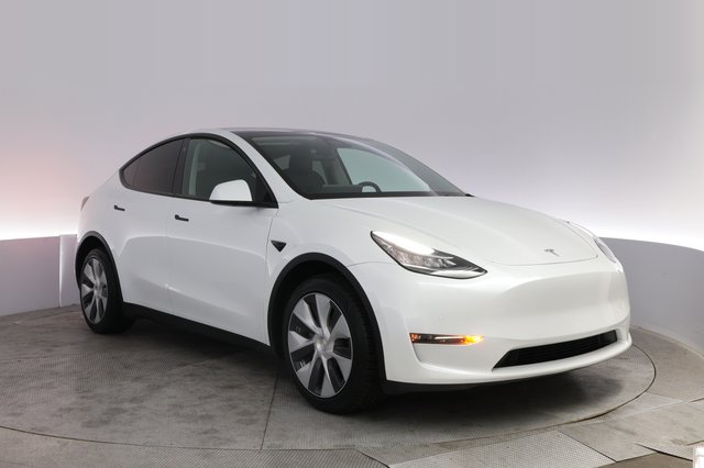 2022 Tesla Model Y — photo 10 of 24
