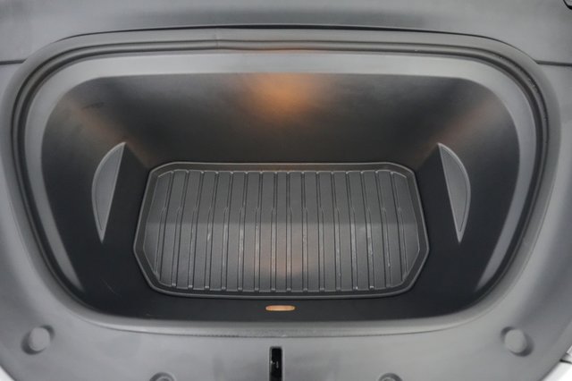 2022 Tesla Model Y — photo 19 of 24
