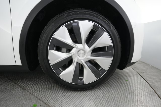 2022 Tesla Model Y — photo 15 of 24