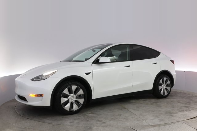 2022 Tesla Model Y — photo 14 of 24