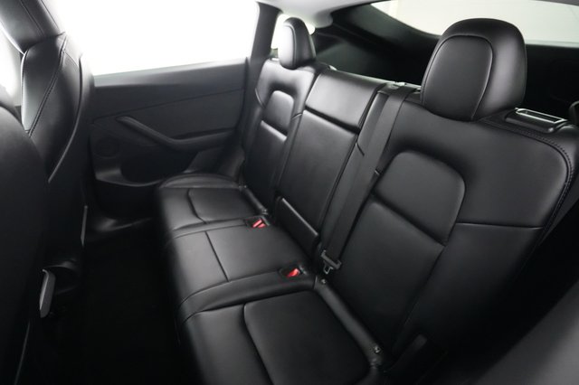 2022 Tesla Model Y — photo 18 of 24