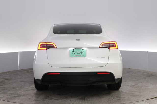 2022 Tesla Model Y — photo 12 of 24