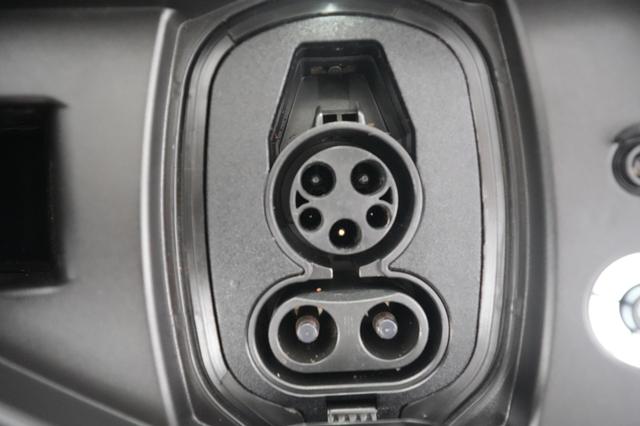 2022 Ford F-150 Lightning — photo 8 of 17