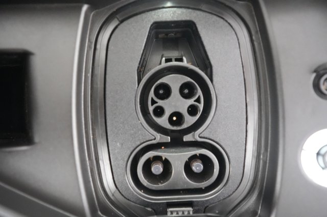 2022 Ford F-150 Lightning — photo 8 of 17