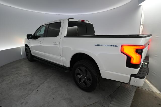 2022 Ford F-150 Lightning — photo 2 of 17